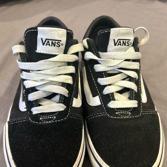 VANS - Picture 2 of 3
